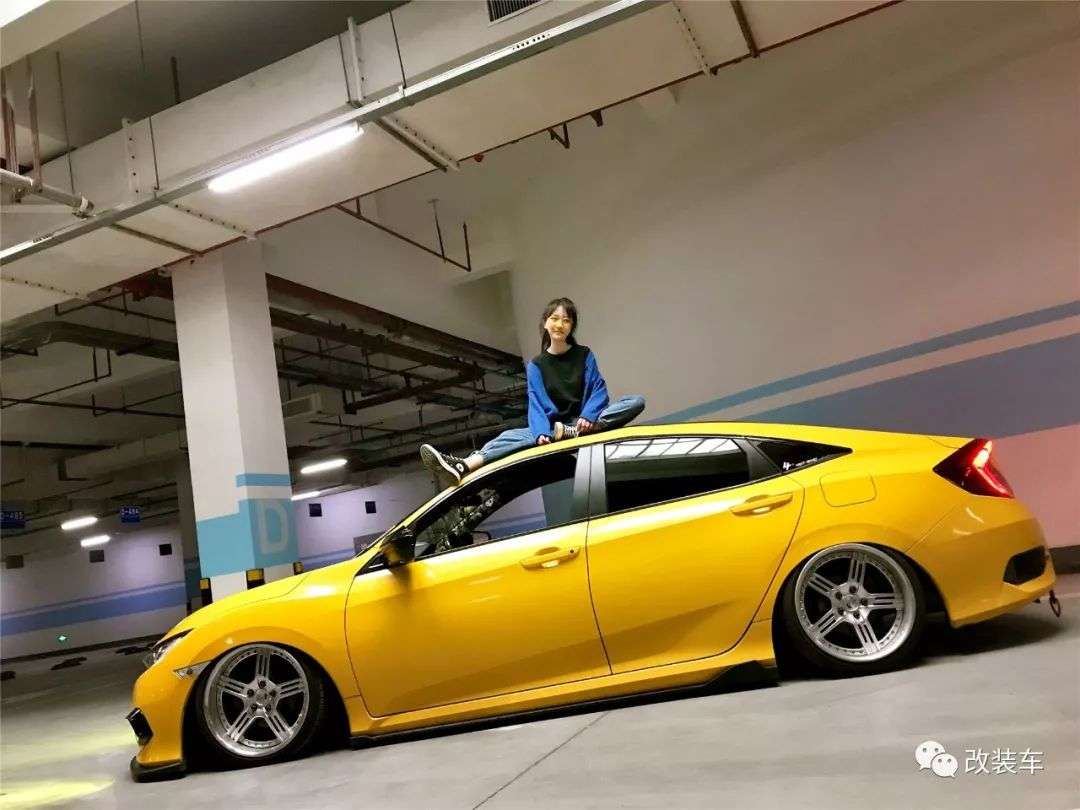 这台10代思域很黄但不暴力 妹纸看到也要撒娇上车 知乎