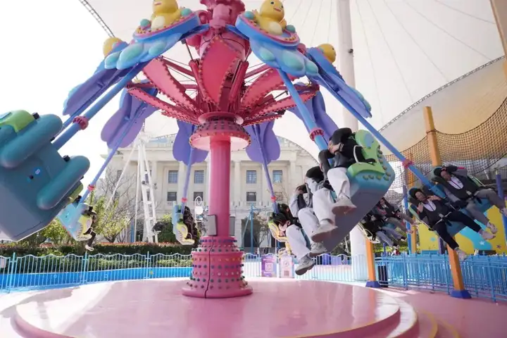 浙江省广播电视中等专业学校塘栖校区组织学生前往苏州阳澄半岛乐园开展研学活动！(图1)