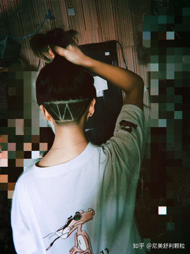 你们觉得女生把脑袋后面的头发剃了怎么样?