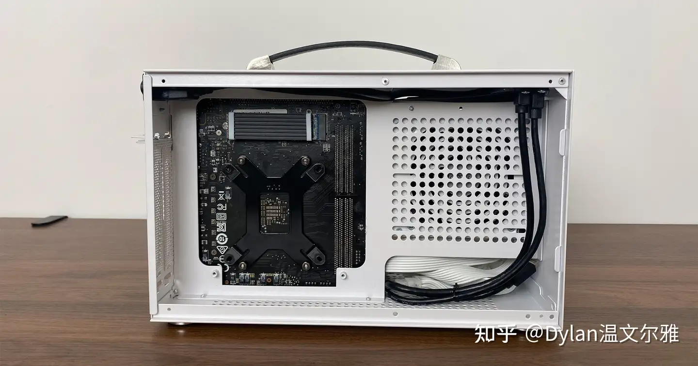 Ryzen 5 5600G 搭載 Mini-ITX PC - デスクトップ型PC