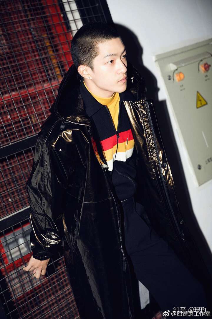 如何评价屈楚萧的颜