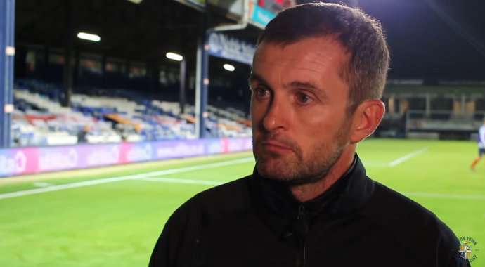 曼联在客场3比0战胜卢顿成功晋级,赛后卢顿主帅琼斯(nathan jones)