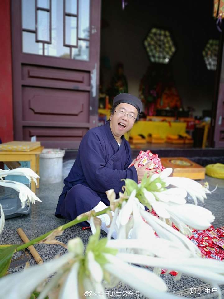 梁兴扬为什么才当道士的?