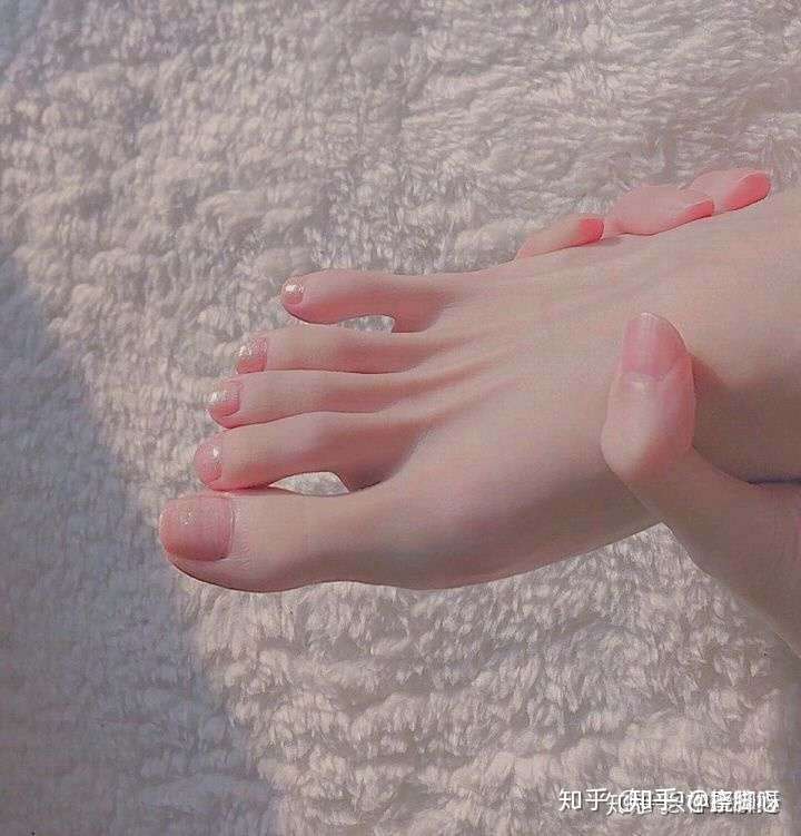 女生的脚有多好看呢