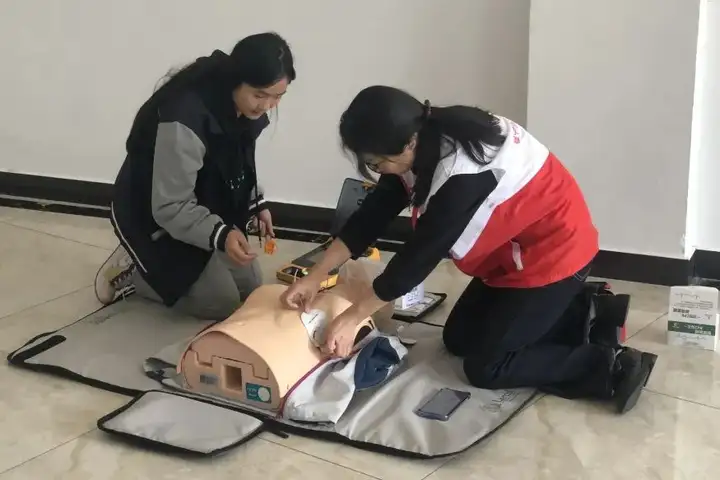 提升急救技能 构建生命防线 | 塘栖校区红十字应急救援培训(图8)