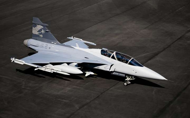 JAS 39��ӥʨ��������JAS 39 Gripen��Ӣ�ģ�JAS 39 Griffin �� Gryphon����������ʨ�ա���Ϊ���������˾��SAAB����Svenska Aeroplan AB��Ϊ��������������ȡ��Saab-37ս�����������������ڵ��Ĵ�ս������