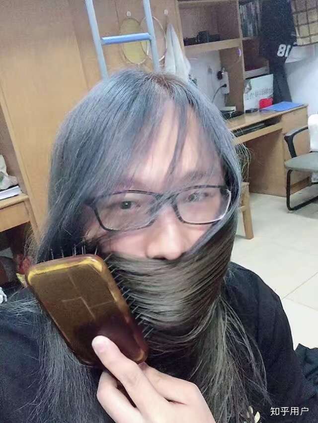 胖的男孩子留长发合适吗?