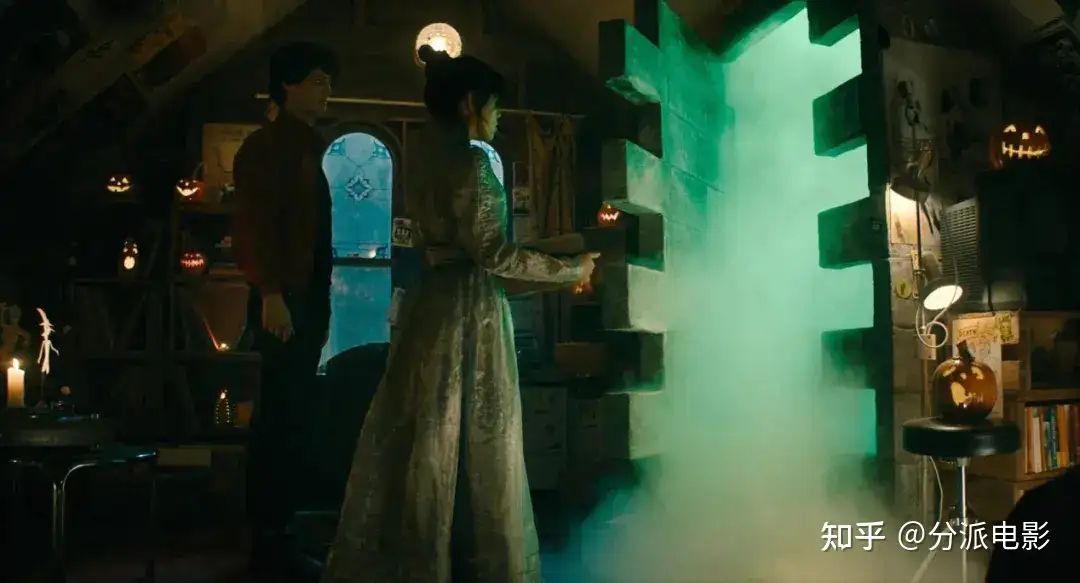 《怪奇大法师》太火爆!性感女神归来,大尺度新片登顶票房冠军!