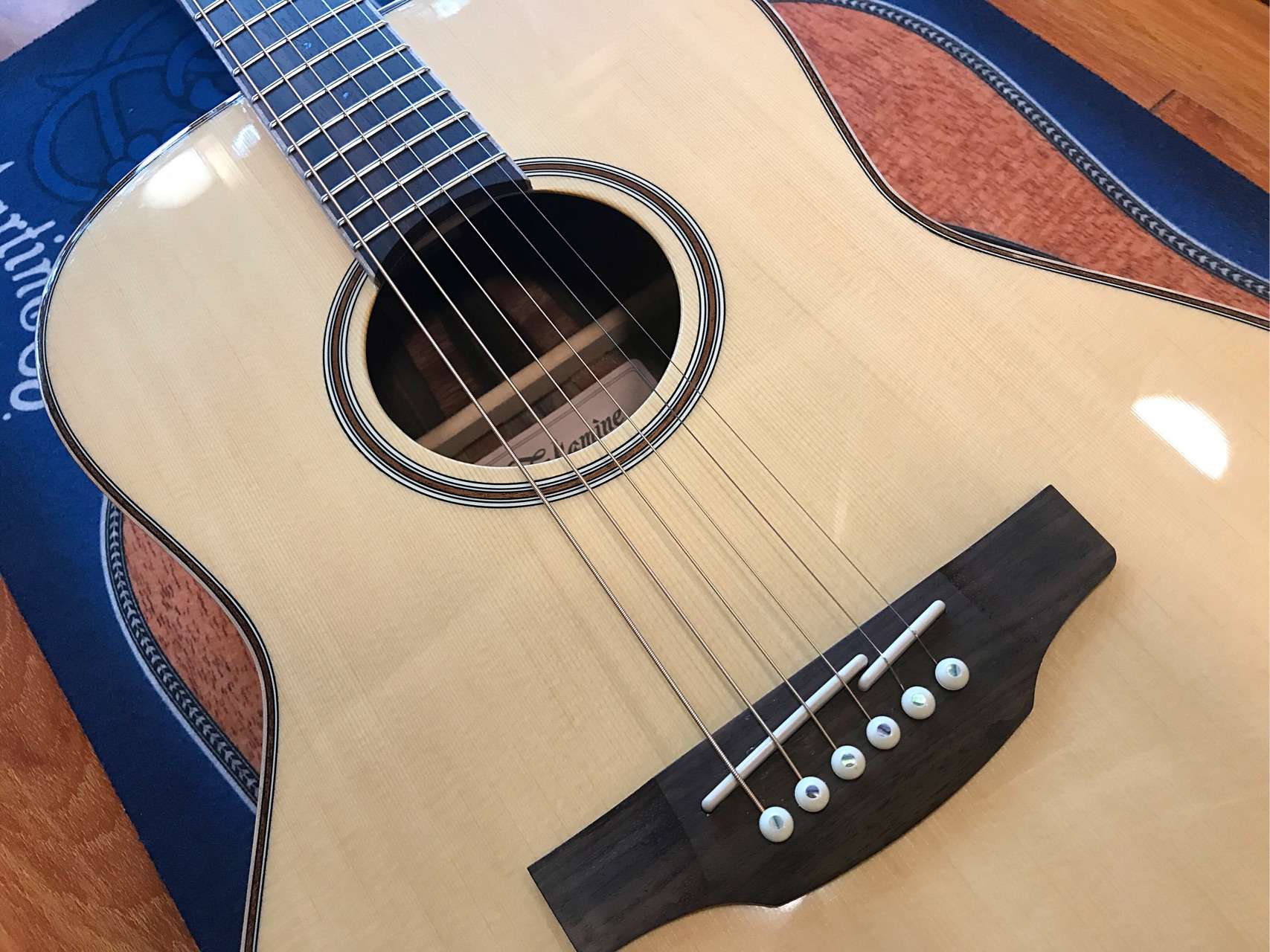 takamine公司推出的90系列中有一款parlor型newyorker风