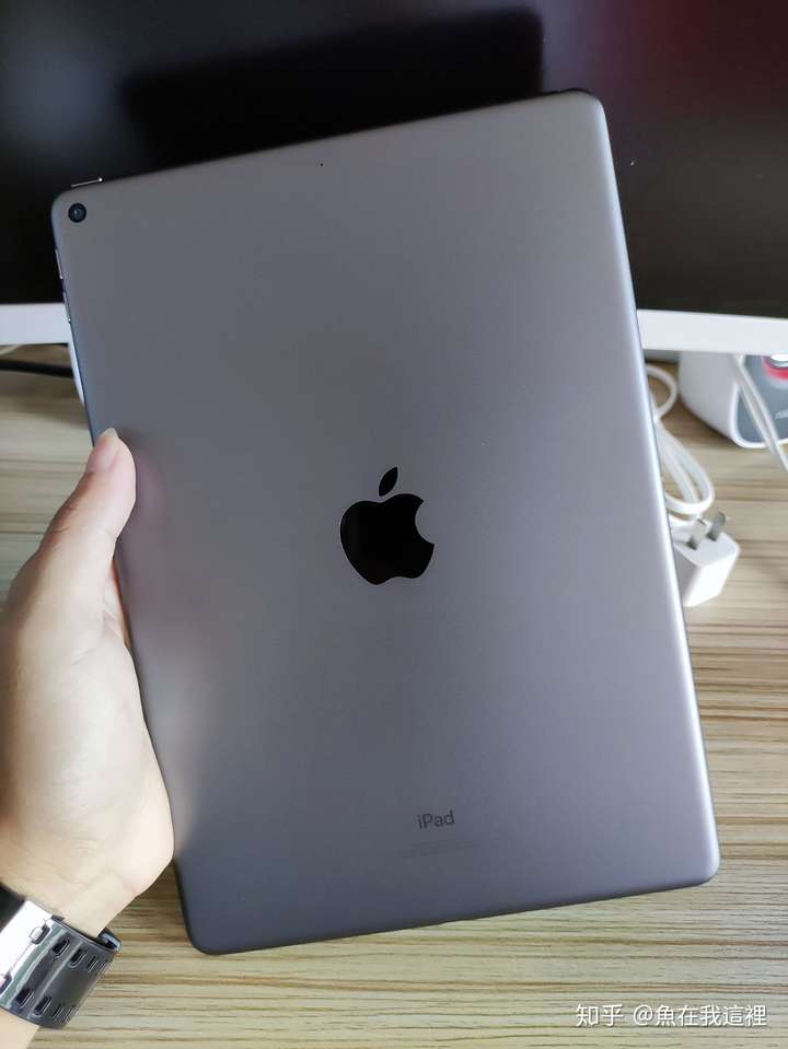 兄弟姐妹们ipad air 3推荐哪个颜色啊?