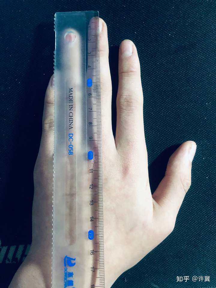 本人高二16岁 手指中指有10.几厘米 左右食指有9.3厘米 这算长吗?