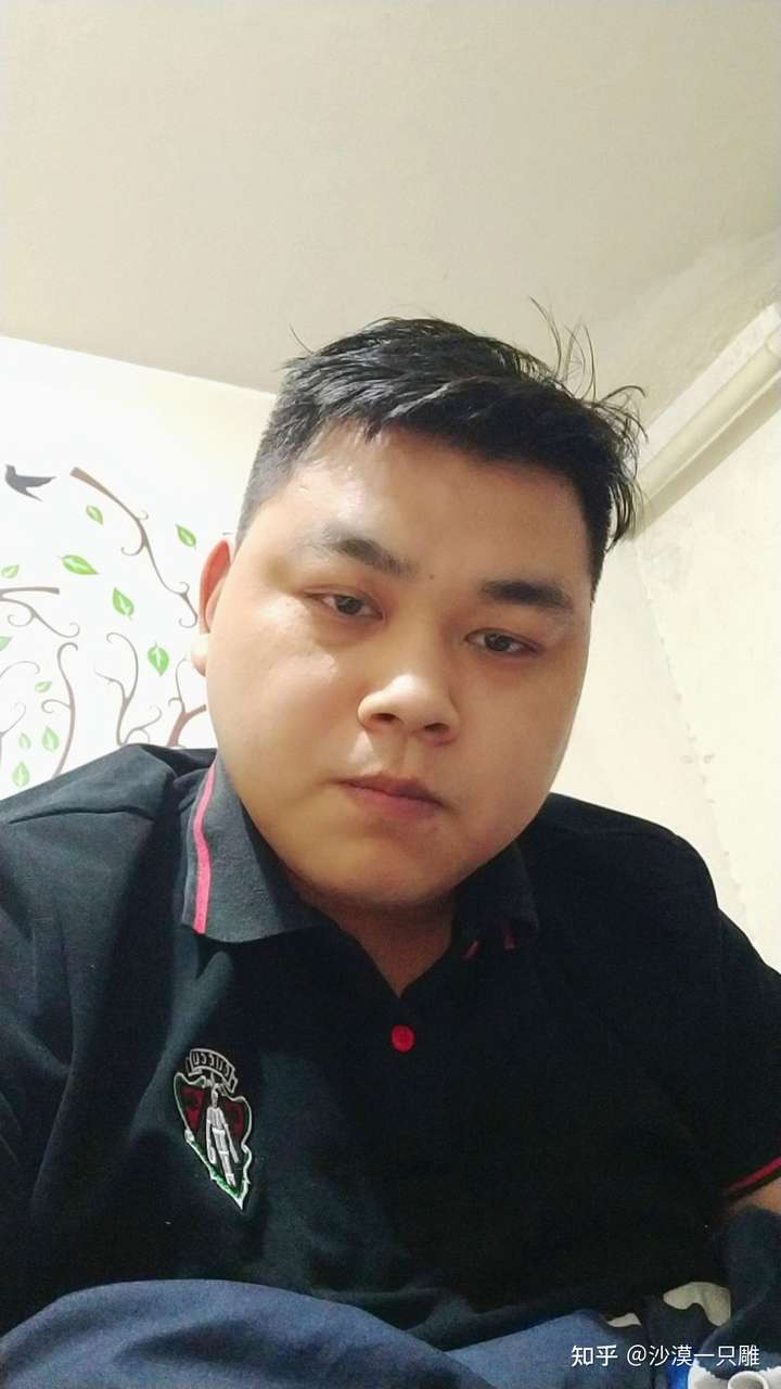 起床直接自拍,一把年纪了我容易吗