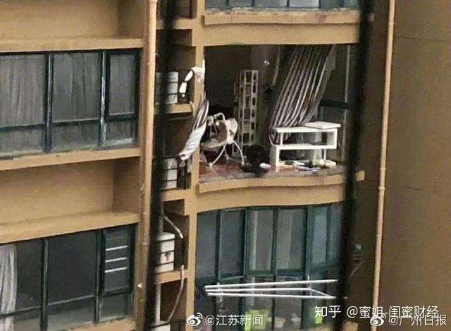 浙江一高端海景楼盘多个阳台被大风吹毁天灾还是人祸