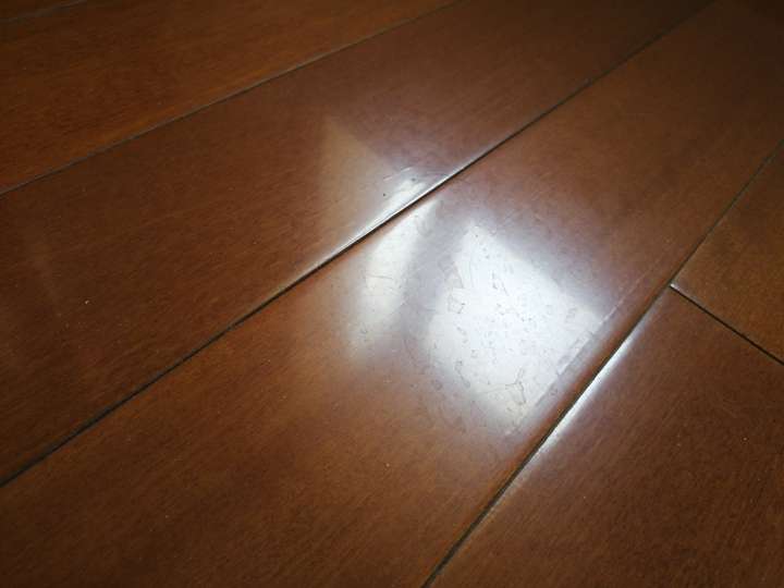 木地板可以用蒸汽拖把吗?蒸汽会不会对木地板造成损伤?