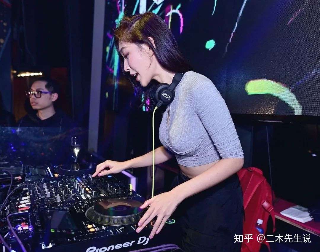 被陈冠希看中的性感女人 火辣dj乐怡靠自己完美身材征战模特圈 知乎