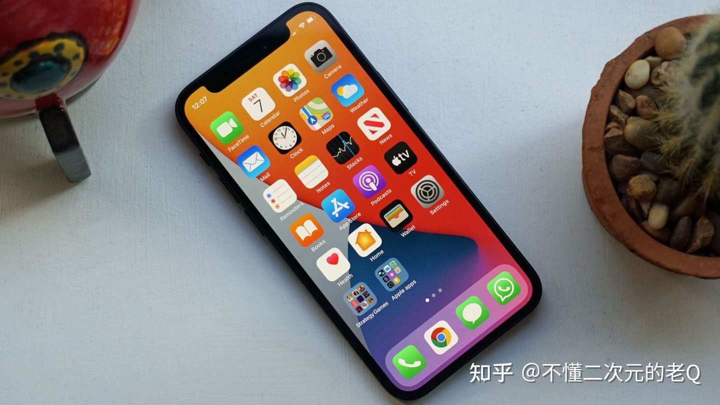 小屏手机的巅峰对决 Iphone12mini和iphonese2 谁更适合你 知乎