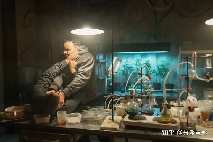 《千面特务》暴力输出,血浆够足,R级剧情爽翻了!