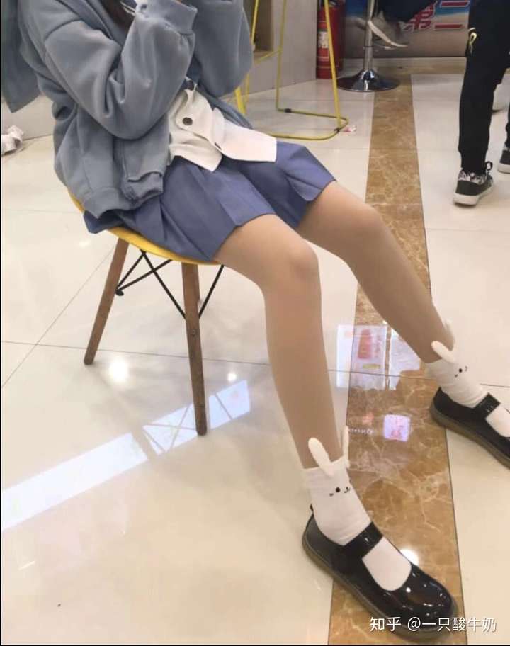 天冷了jk姐妹们入秋都安排光腿神器了吗