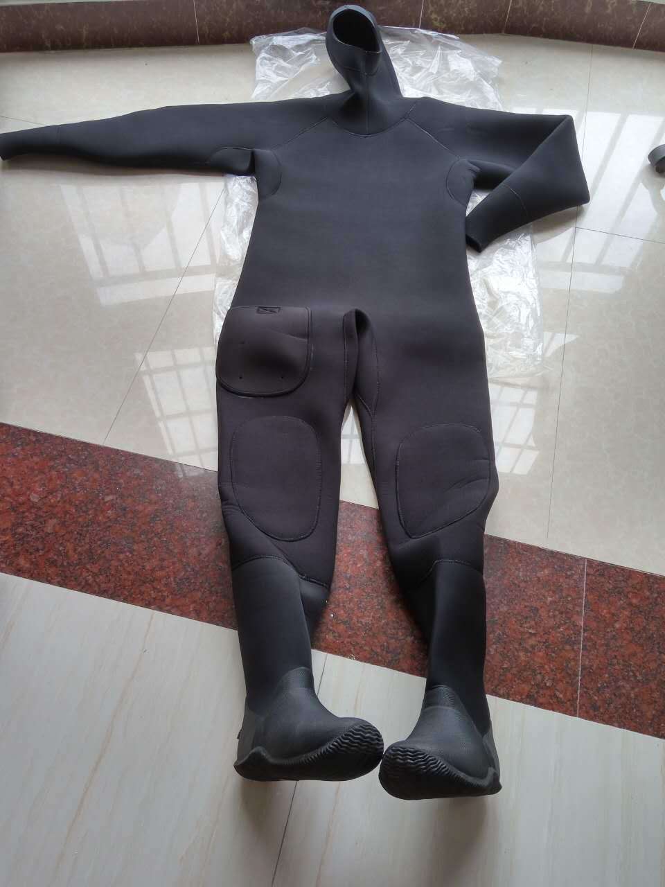 干式潜水服的穿着和使用技巧 知乎