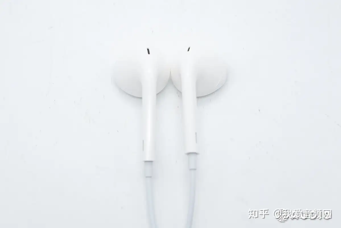 Apple苹果EarPods有线耳机拆解，内置凌云逻辑338S00409解码器芯片