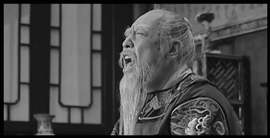 剧中最令人印象深刻的闪回 就是做严嵩仰天怒吼状.