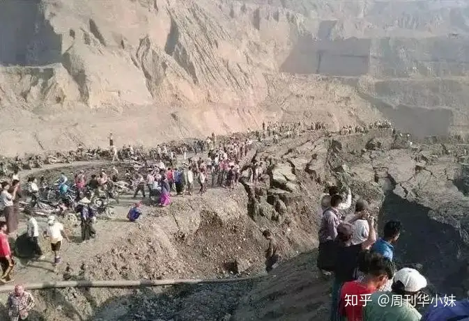 缅甸史上最大矿难,一条人命2500元:滴血的翡翠和疯狂的挖玉人