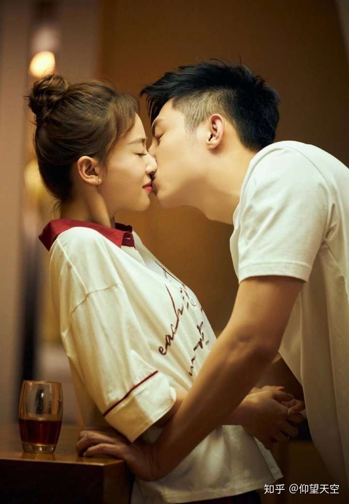 请问大家有没有什么好看的书籍电视剧电影或者综艺可以推荐一下的呢