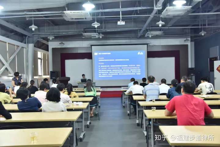 胡晓铭律师受邀为厦门辉煌集团讲授合同管理插图3 胡晓铭律师受邀为厦门辉煌集团讲授合同管理插图3