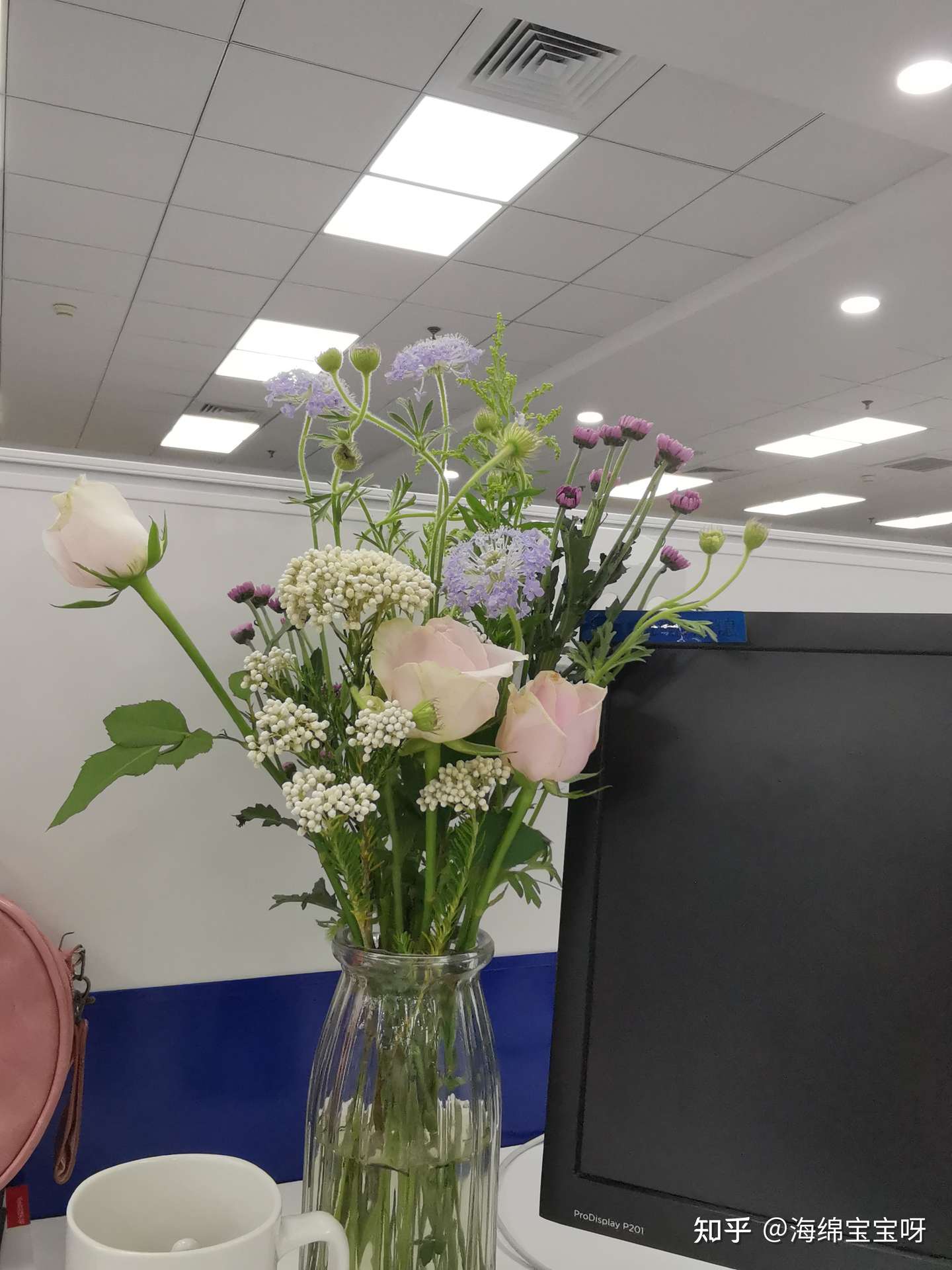 办公桌上放一束花 真的会心情变好 知乎
