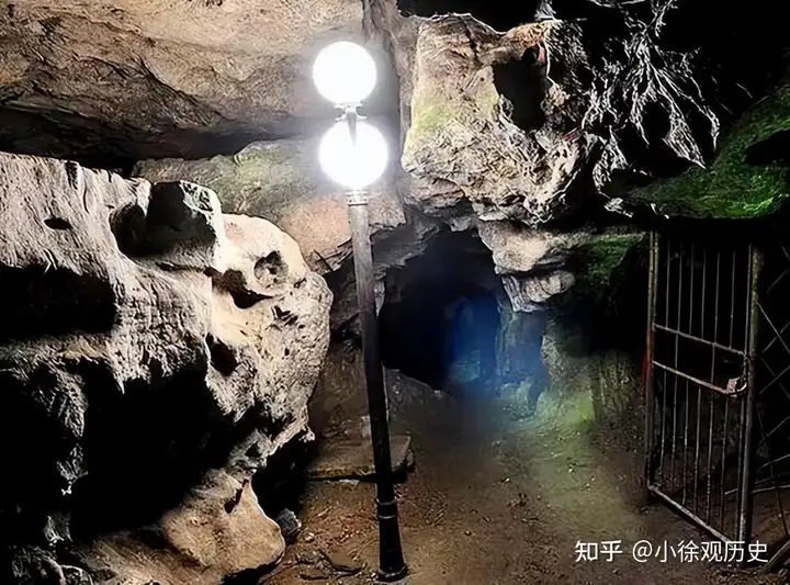 87年四川峨眉山血案：高中生迷恋武侠出家拜师，却意外走上了邪路