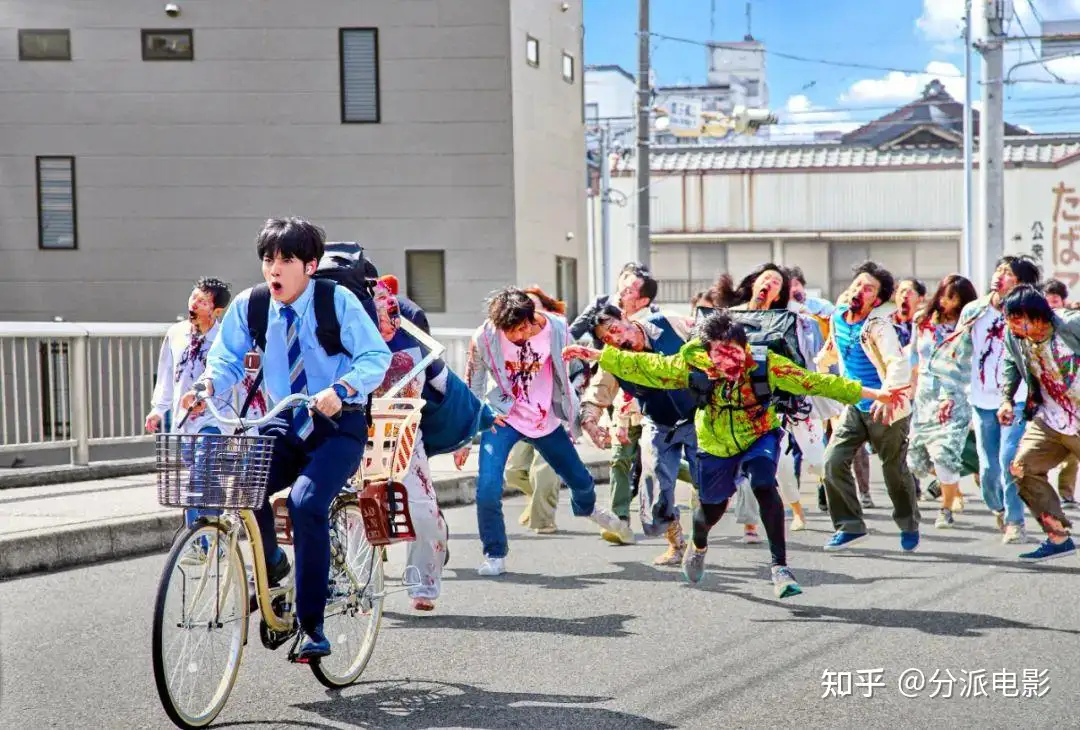 Netflix新丧尸片《僵尸100》,拍出社畜终极梦想!