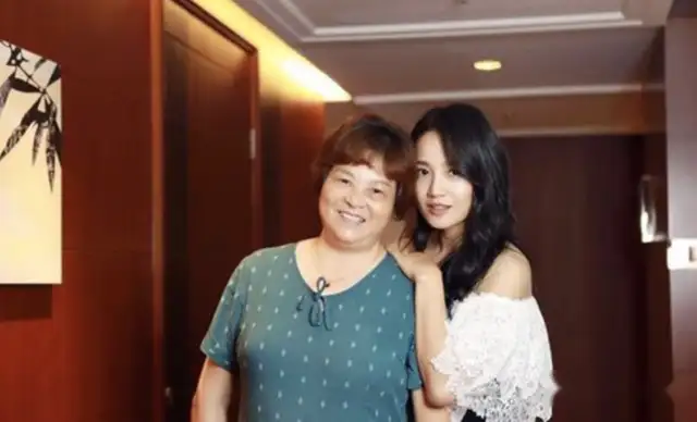 朱丹：离异后嫁给周一围，强忍泪水保住这个温暖的家