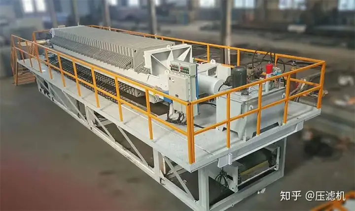新鲜出炉（板框压滤机计算题）板框压滤机主要由，(图1)