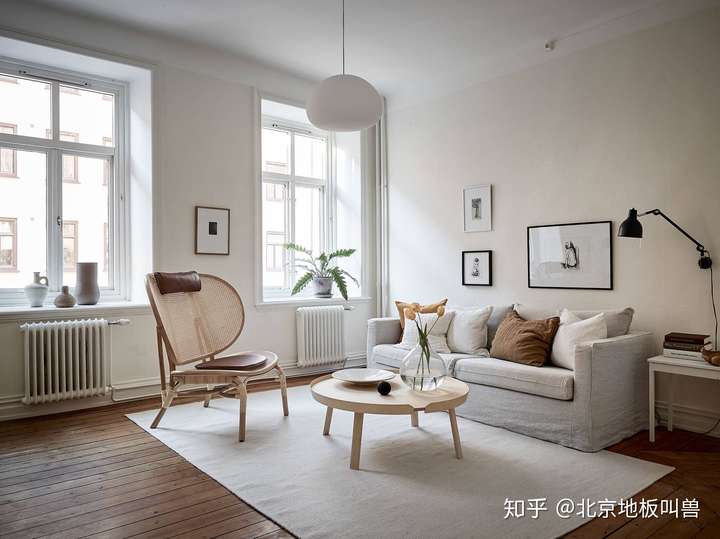 红色木地板配什么样的地毯才好看呢