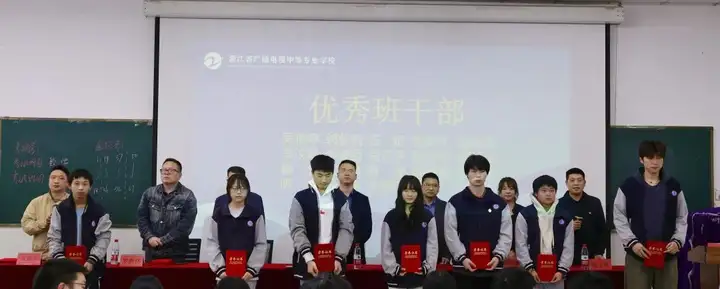 【活力校园】乐育五色铸根基 表彰先进启新程 | 富阳校区春季开学典礼暨表彰大会(图9)