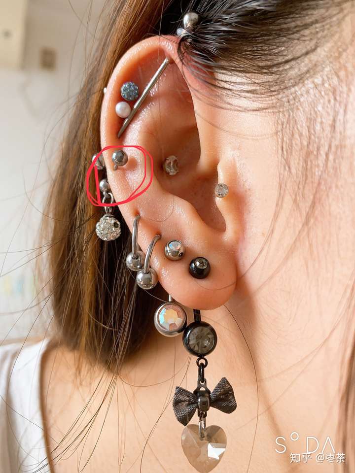 打在耳廓上的耳洞可以打外面的皮上么?