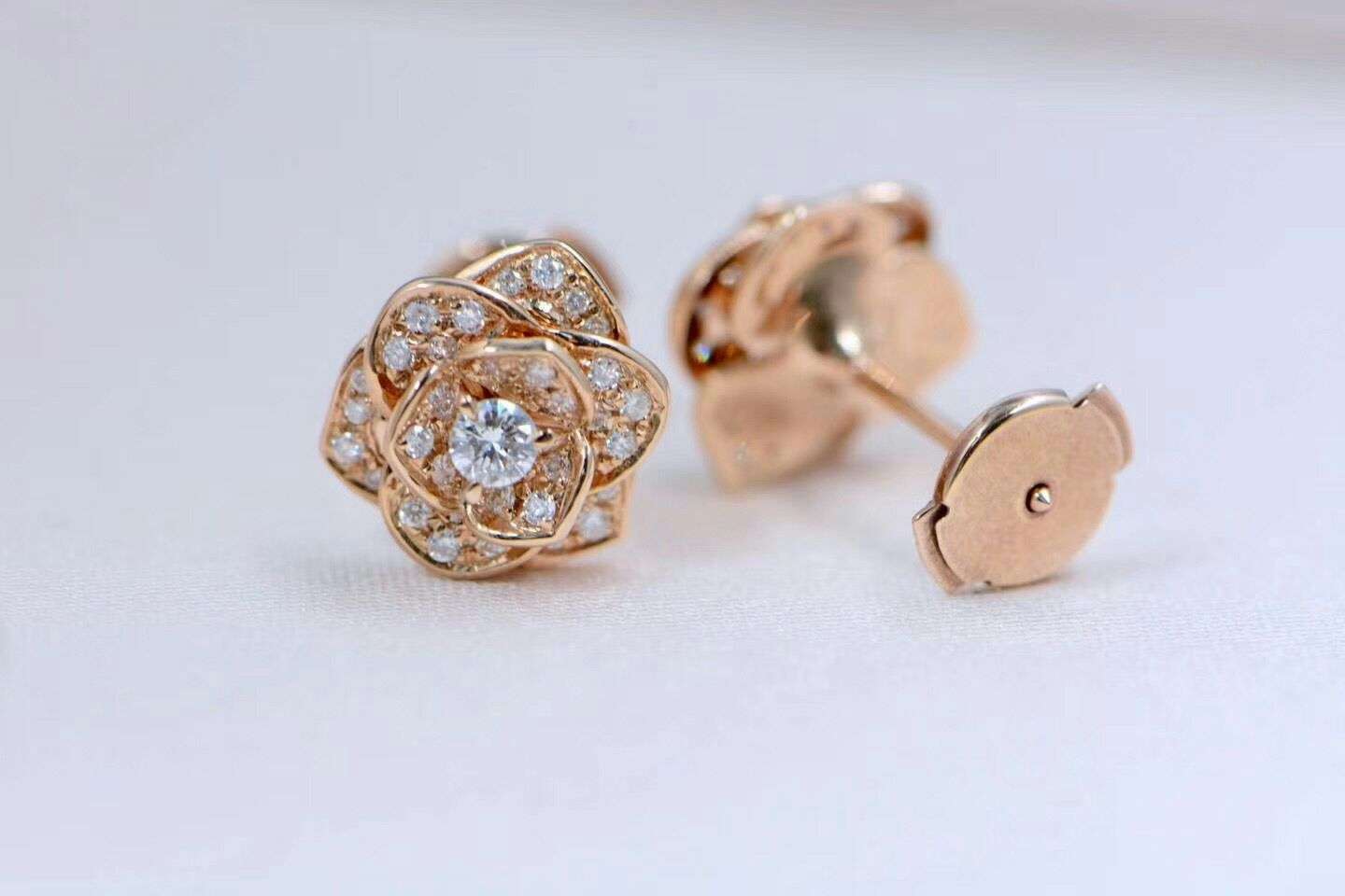 piaget伯爵山茶花耳钉!