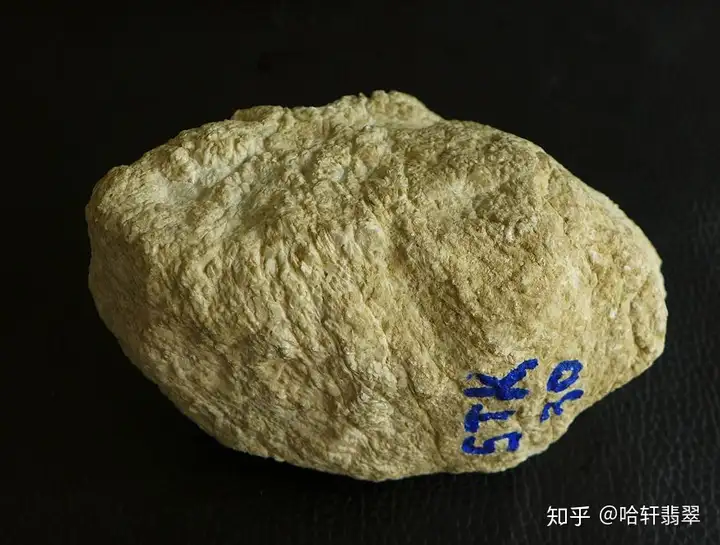 新手跑市场时你应该知道的对翡翠原石进行判断的点！
