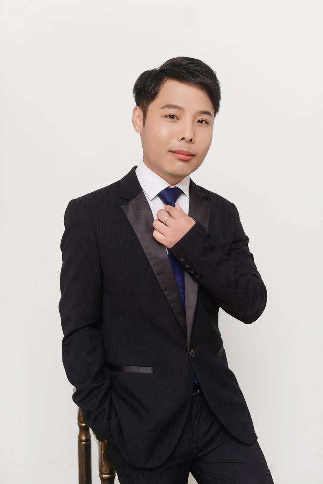海跃庭院 姓名:皇甫存宇 年龄:26 星座:巨蟹座 爱好:喜欢打乒乓球,听