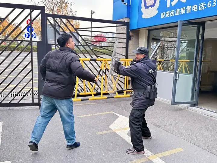 浙江省广播电视中等专业学校富阳校区开展反恐防暴应急演练(图4)