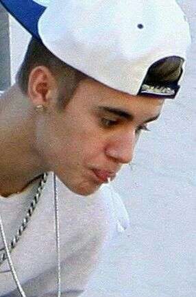 如何评价大部分男生上厕所必须吐口水