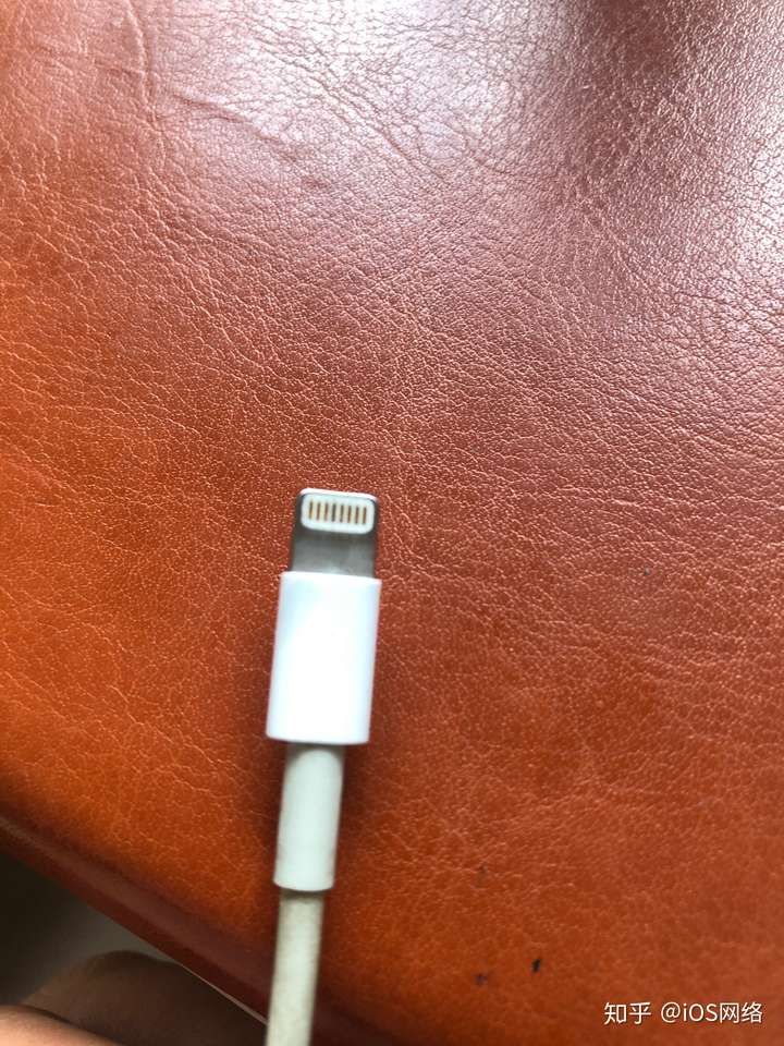 数据线没坏但苹果手机充不上电怎么办?刚刚试了充别的是可以的?