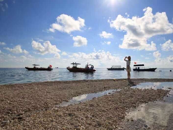 郵輪能帶旅遊者到西沙,上島,拍照,上船,返回,2小時完成.