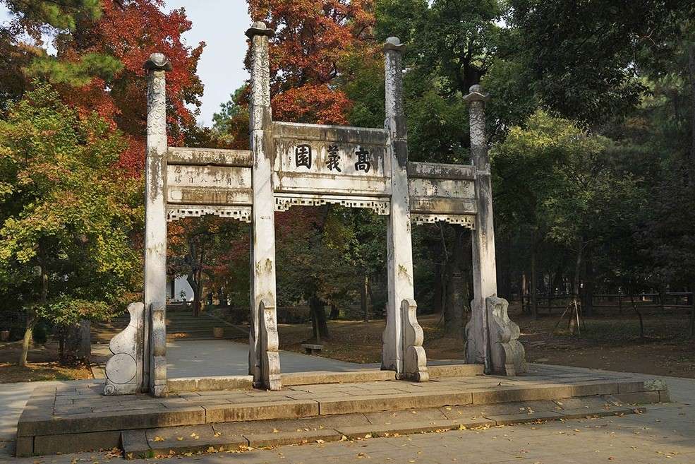 真正的大儒范仲淹(范仲淹一生事迹)【附:范仲淹故居天平山景观】 - 知乎