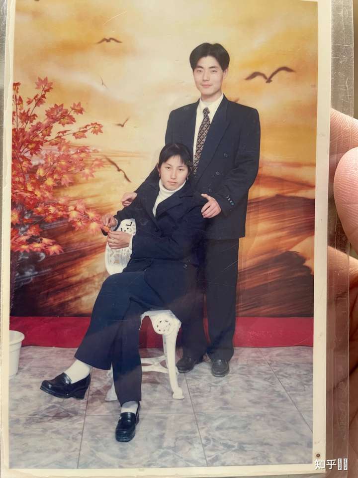 有没有哪张爸妈年轻时的照片,曾经瞬间惊艳到了你?