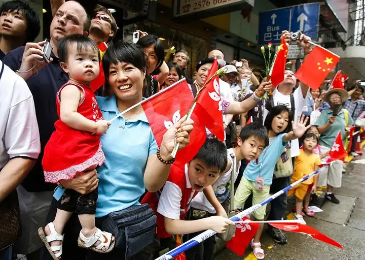 香港烟花汇演：逾3万枚礼花齐放（香港放烟花视频） 第5张