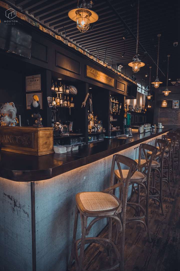 酒吧的面积决定了它的血脉就是纯正的,就是英式酒吧里的爱尔兰血统