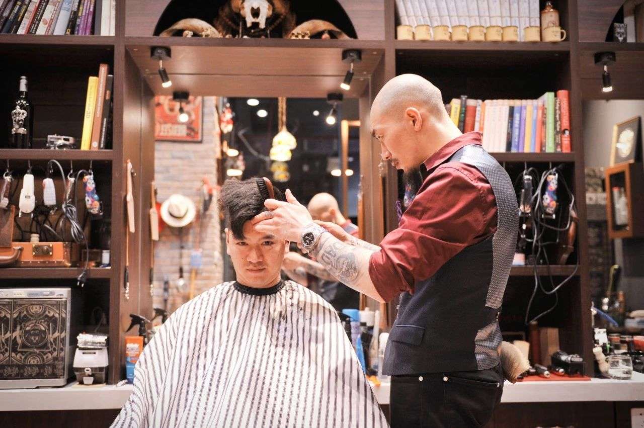 19岁留学加拿大 23岁进入沙宣精修 如今他在上海开了家男士理发店 知乎