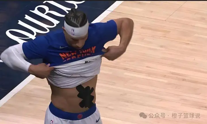 这一刻好像看到了那个男人,手指骨折强行忍痛掰回来,谁人传承曼巴风骨