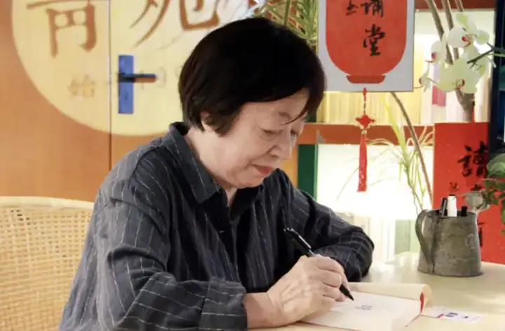 《我本芬芳》：82岁奶奶的女性主义作品，值得所有人看看！